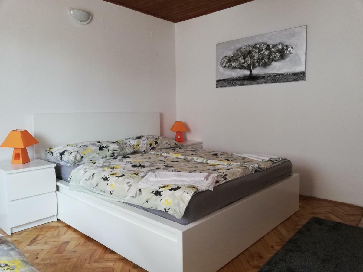 Sobe Zimmer Rooms Nika Tusilovic Bagian luar foto