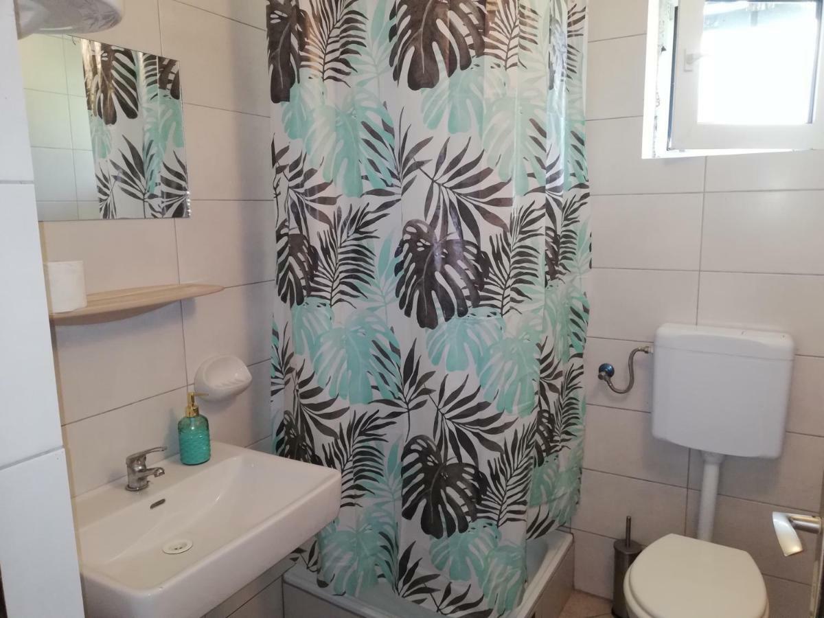 Sobe Zimmer Rooms Nika Tusilovic Bagian luar foto