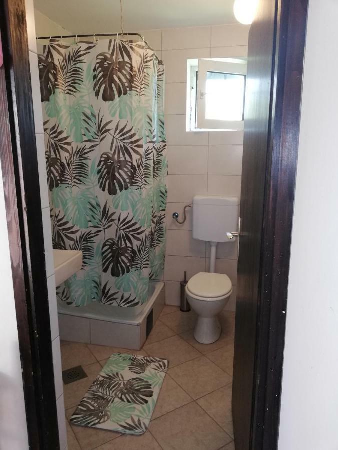 Sobe Zimmer Rooms Nika Tusilovic Bagian luar foto