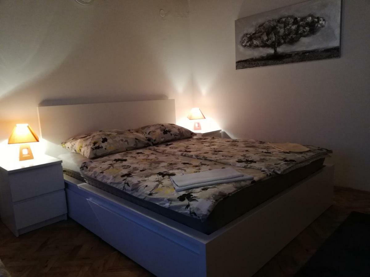 Sobe Zimmer Rooms Nika Tusilovic Bagian luar foto